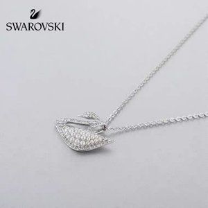 Swarovski large pearl swan necklace